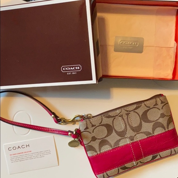 Coach Handbags - Coach Wristlet